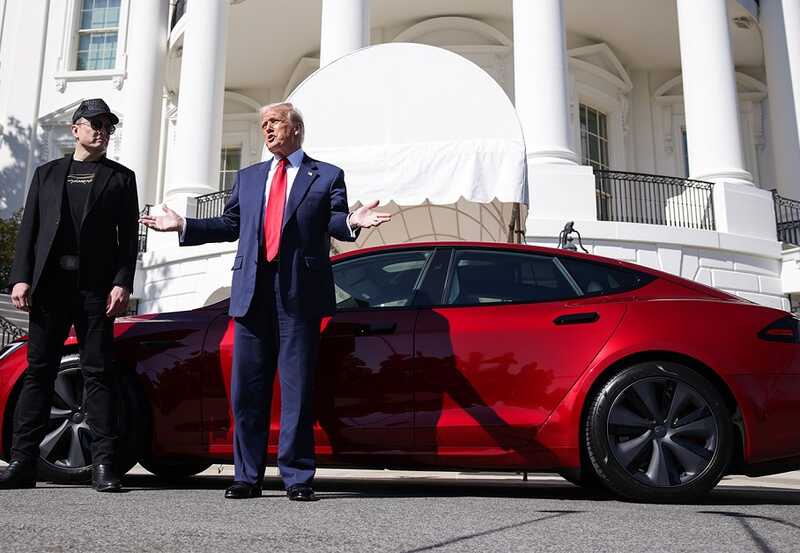 Дональд Трамп продает Tesla из-за конфликта с Илоном Маском