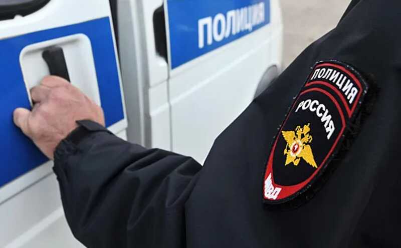 Житель Барнаула напал на школьника в автобусе из-за конфликта