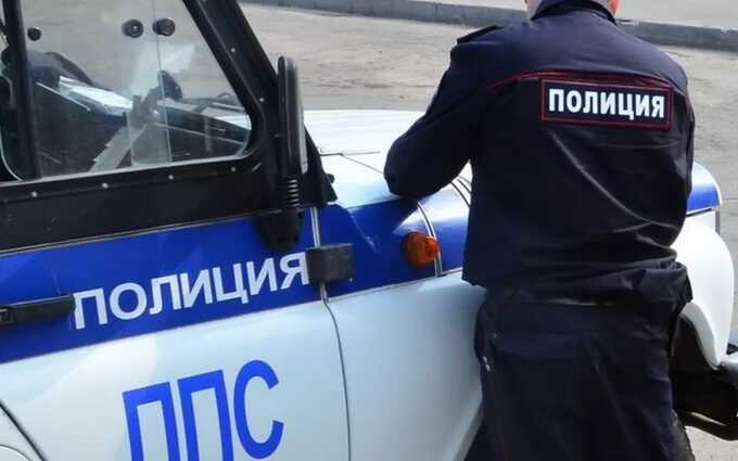 В Красноярске полицейские заставили пьяного мужчину переставить его автомобиль, а затем сразу его задержали