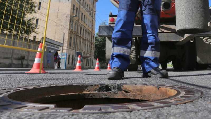 В Санкт-Петербурге школьник упал в люк и получил перелом крестца