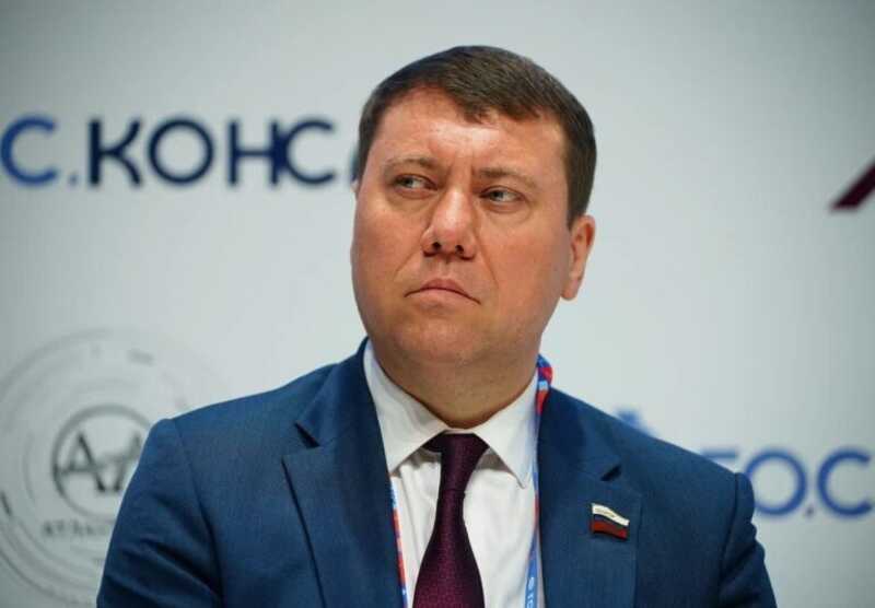 Инфляция не уменьшится, пока не закончится война, - сказал заместитель председателя комитета Совета Федерации Иван Абрамов