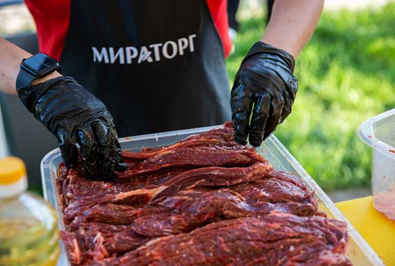 Инфекция в шашлыке: россияне могут отравиться мясной продукцией от "Мираторга"