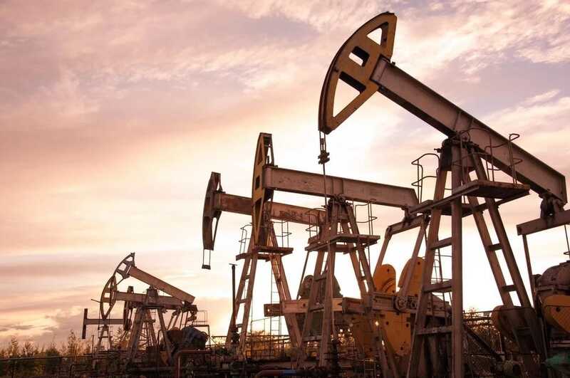 Цены на российскую нефть опустились ниже 4000 рублей за баррель