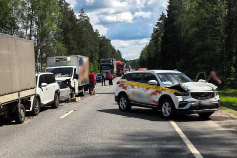 Массовое дорожно-транспортное происшествие с участием пяти автомобилей перекрыло движение в Щелково