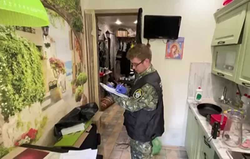 В Санкт-Петербурге в одной из квартир обнаружили тела троих людей